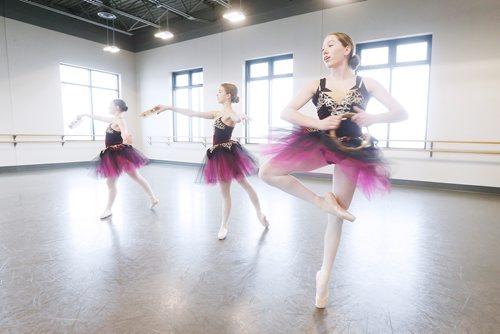 JOHN WOODS / WINNIPEG FREE PRESS
Kaitlyn Gylywoychuk, from left, Ainsley Niblock, Sage Cournoyer of team Canada warm up during rehearsal at  Marquis Dance Academy Sunday, November 18, 2018. Twenty four dancers ages 13-17, 14 from Manitoba, make up team Canada that will be competing at the World Dance Championships in Poland Nov. 28-Dec. 10.