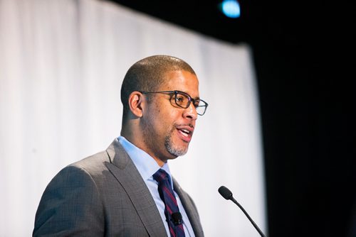 MIKAELA MACKENZIE / WINNIPEG FREE PRESS
Joseph Okpaku, VP of Public Policy at Lyft, speaks at a Winnipeg Chamber of Commerce event at the Canadian Museum for Human Rights in Winnipeg on Monday, Nov. 19, 2018.
Winnipeg Free Press 2018.