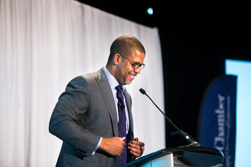 MIKAELA MACKENZIE / WINNIPEG FREE PRESS
Joseph Okpaku, VP of Public Policy at Lyft, speaks at a Winnipeg Chamber of Commerce event at the Canadian Museum for Human Rights in Winnipeg on Monday, Nov. 19, 2018.
Winnipeg Free Press 2018.