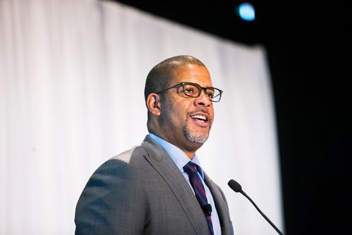 MIKAELA MACKENZIE / WINNIPEG FREE PRESS
Joseph Okpaku, VP of Public Policy at Lyft, speaks at a Winnipeg Chamber of Commerce event at the Canadian Museum for Human Rights in Winnipeg on Monday, Nov. 19, 2018.
Winnipeg Free Press 2018.