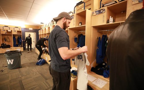 RUTH BONNEVILLE / WINNIPEG FREE PRESS

Winnipeg Blue Bomber QB Matt Nichols cleans out his locker with his teammates Monday.


 Nov 19th, 2018