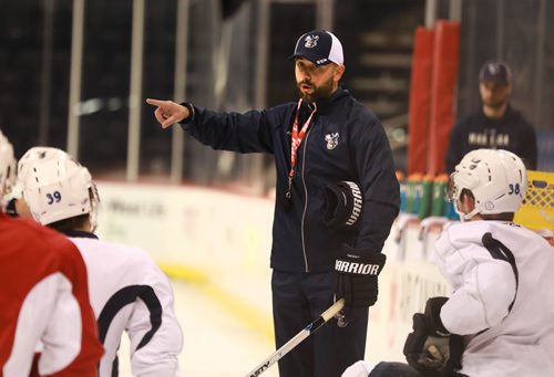 RUTH BONNEVILLE / WINNIPEG FREE PRESS

Sports - Moose
Manitoba Moose Coach, Pascal Vincent, talks with his players during practice  Bell MTS Place Wednesday.


 Nov 21st, 2018
