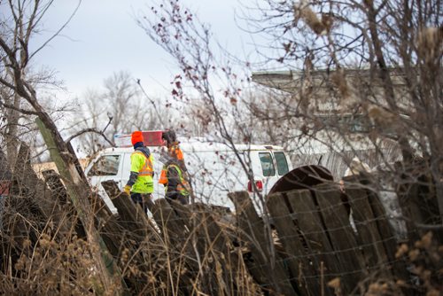 MIKAELA MACKENZIE / WINNIPEG FREE PRESS
Cleanup crews remove debris from a south St. Vital farm in Winnipeg on Wednesday, Nov. 21, 2018.
Winnipeg Free Press 2018.