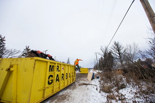 MIKAELA MACKENZIE / WINNIPEG FREE PRESS
Cleanup crews remove debris from a south St. Vital farm in Winnipeg on Wednesday, Nov. 21, 2018.
Winnipeg Free Press 2018.