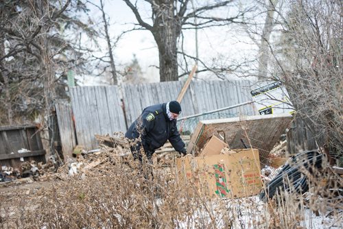 MIKAELA MACKENZIE / WINNIPEG FREE PRESS
Cleanup crews remove debris from a south St. Vital farm in Winnipeg on Wednesday, Nov. 21, 2018.
Winnipeg Free Press 2018.