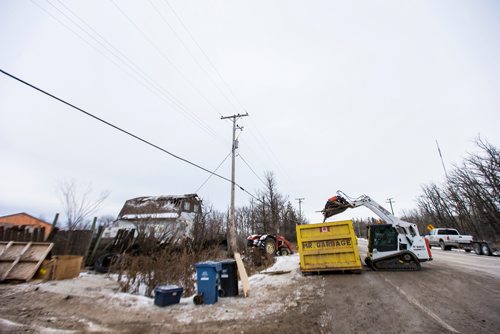 MIKAELA MACKENZIE / WINNIPEG FREE PRESS
Cleanup crews remove debris from a south St. Vital farm in Winnipeg on Wednesday, Nov. 21, 2018.
Winnipeg Free Press 2018.