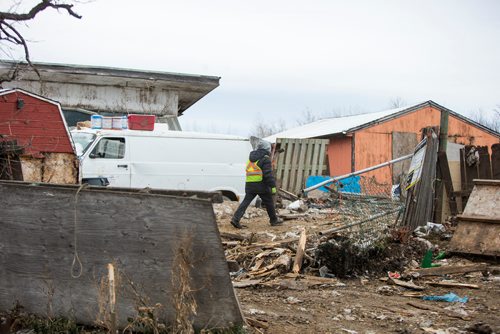 MIKAELA MACKENZIE / WINNIPEG FREE PRESS
Cleanup crews remove debris from a south St. Vital farm in Winnipeg on Wednesday, Nov. 21, 2018.
Winnipeg Free Press 2018.