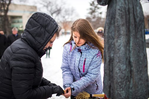 MIKAELA MACKENZIE / WINNIPEG FREE PRESS
Joanne Lewandosky (left) and Yevgeniya Tatarenko light candles as people gather to commemorate the 85th anniversary of the end of the Holodomor, a famine genocide that claimed millions of lives in Ukraine between 1932 and 1933, at the Manitoba Legislative Building in Winnipeg on Thursday, Nov. 22, 2018.
Winnipeg Free Press 2018.