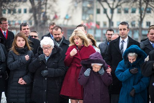 MIKAELA MACKENZIE / WINNIPEG FREE PRESS
People gather to commemorate the 85th anniversary of the end of the Holodomor, a famine genocide that claimed millions of lives in Ukraine between 1932 and 1933, at the Manitoba Legislative Building in Winnipeg on Thursday, Nov. 22, 2018.
Winnipeg Free Press 2018.