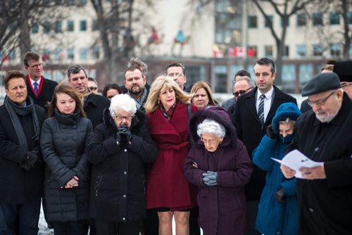 MIKAELA MACKENZIE / WINNIPEG FREE PRESS
People gather to commemorate the 85th anniversary of the end of the Holodomor, a famine genocide that claimed millions of lives in Ukraine between 1932 and 1933, at the Manitoba Legislative Building in Winnipeg on Thursday, Nov. 22, 2018.
Winnipeg Free Press 2018.