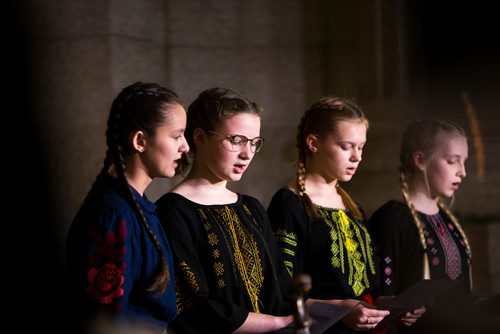 MIKAELA MACKENZIE / WINNIPEG FREE PRESS
Chief Peguis School students Helena Devinyak (left), Anna Nevoit, Darya Movchan, and Julia Bobelyak sing at a gathering to commemorate the 85th anniversary of the end of the Holodomor, a famine genocide that claimed millions of lives in Ukraine between 1932 and 1933, at the Manitoba Legislative Building in Winnipeg on Thursday, Nov. 22, 2018.
Winnipeg Free Press 2018.