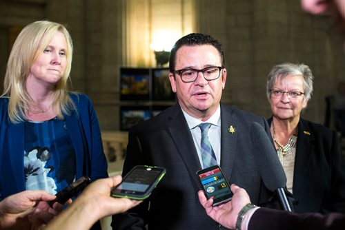 MIKAELA MACKENZIE / WINNIPEG FREE PRESS
Minister Jeff Wharton, with Mayors Cheryl Christian (West St.Paul), left, and Joy Sul (St.Andrews),  scrums at the Manitoba Legislative Building in Winnipeg on Thursday, Nov. 22, 2018.
Winnipeg Free Press 2018.