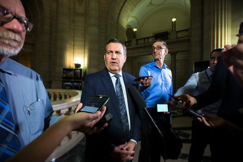 MIKAELA MACKENZIE / WINNIPEG FREE PRESS
Minister Cliff Cullen scrums at the Manitoba Legislative Building in Winnipeg on Thursday, Nov. 22, 2018.
Winnipeg Free Press 2018.