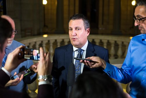 MIKAELA MACKENZIE / WINNIPEG FREE PRESS
Minister Cliff Cullen scrums at the Manitoba Legislative Building in Winnipeg on Thursday, Nov. 22, 2018.
Winnipeg Free Press 2018.