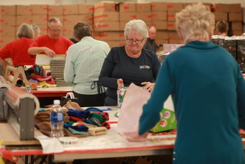 RUTH BONNEVILLE / WINNIPEG FREE PRESS

ENT
Feature,
Christmas Cheer Board.

Photos of  volunteers wrapping gifts.  

See Jen Zoratti story. 


 Nov 22nd, 2018