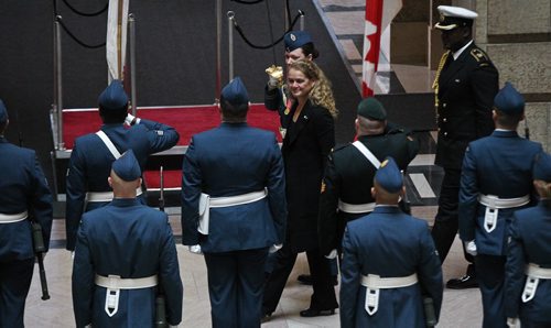 MIKE DEAL / WINNIPEG FREE PRESS
Gov. Gen. Julie Payette inspects soldiers from 17 Wing after arriving at the Manitoba Legislative building Monday morning. 
181126 - Monday November 26, 2018