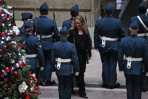 MIKE DEAL / WINNIPEG FREE PRESS
Gov. Gen. Julie Payette inspects soldiers from 17 Wing after arriving at the Manitoba Legislative building Monday morning. 
181126 - Monday November 26, 2018