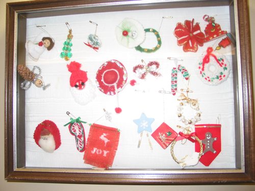 Canstar Community News Nov. 19, 2018 - These are some of the pin-ons created by the Starview Manor Ladies Auxiliary members to be given out at the annual Starbuck Seniors Christmas Dinner. (ANDREA GEARY/CANSTAR COMMUNITY NEWS)