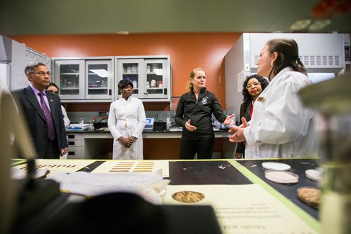 MIKAELA MACKENZIE / WINNIPEG FREE PRESS
Governor General Julie Payette tours labs at the Richardson Centre for Functional Foods and Nutraceuticals at the University of Manitoba in Winnipeg on Monday, Nov. 26, 2018.
Winnipeg Free Press 2018.