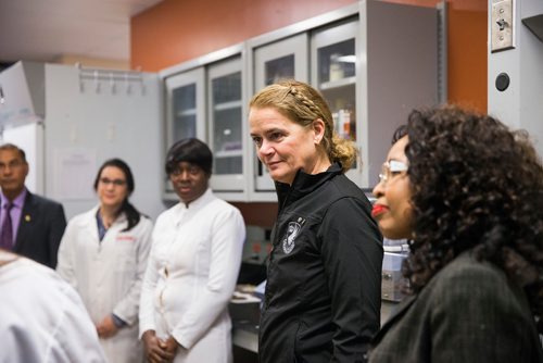 MIKAELA MACKENZIE / WINNIPEG FREE PRESS
Governor General Julie Payette tours labs at the Richardson Centre for Functional Foods and Nutraceuticals at the University of Manitoba in Winnipeg on Monday, Nov. 26, 2018.
Winnipeg Free Press 2018.