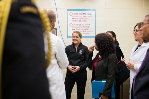 MIKAELA MACKENZIE / WINNIPEG FREE PRESS
Governor General Julie Payette tours labs at the Richardson Centre for Functional Foods and Nutraceuticals at the University of Manitoba in Winnipeg on Monday, Nov. 26, 2018.
Winnipeg Free Press 2018.