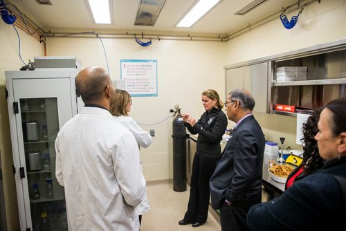 MIKAELA MACKENZIE / WINNIPEG FREE PRESS
Governor General Julie Payette tours labs at the Richardson Centre for Functional Foods and Nutraceuticals at the University of Manitoba in Winnipeg on Monday, Nov. 26, 2018.
Winnipeg Free Press 2018.