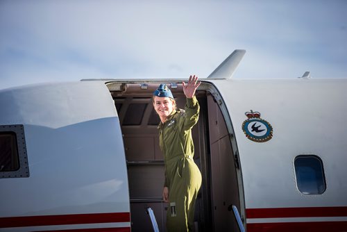 MIKAELA MACKENZIE / WINNIPEG FREE PRESS
Governor General Julie Payette waves goodbye while boarding her plane after touring the Canadian Forces Base 17 Wing in Winnipeg on Tuesday, Nov. 27, 2018.
Winnipeg Free Press 2018.