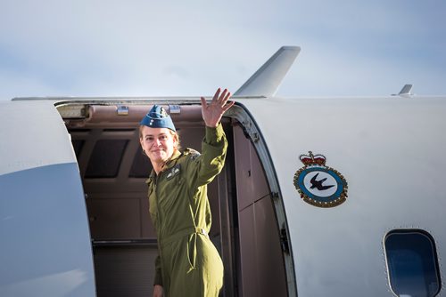 MIKAELA MACKENZIE / WINNIPEG FREE PRESS
Governor General Julie Payette waves goodbye while boarding her plane after touring the Canadian Forces Base 17 Wing in Winnipeg on Tuesday, Nov. 27, 2018.
Winnipeg Free Press 2018.