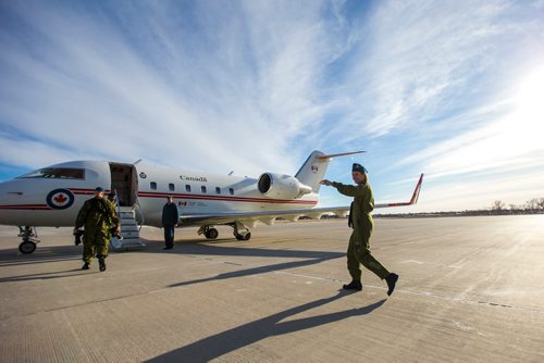 MIKAELA MACKENZIE / WINNIPEG FREE PRESS
Governor General Julie Payette boards her plane after touring the Canadian Forces Base 17 Wing in Winnipeg on Tuesday, Nov. 27, 2018.
Winnipeg Free Press 2018.