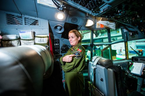 MIKAELA MACKENZIE / WINNIPEG FREE PRESS
Governor General Julie Payette shows her NASA patch on her uniform while talking to the media in the the cockpit of a Hercules while touring the Canadian Forces Base 17 Wing in Winnipeg on Tuesday, Nov. 27, 2018.
Winnipeg Free Press 2018.