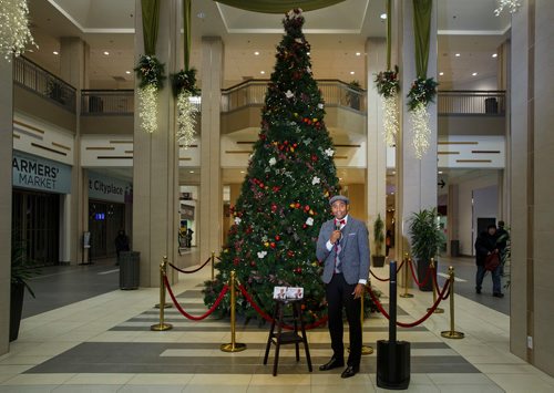 MIKE DEAL / WINNIPEG FREE PRESS
Chad Celaire, in front of the huge tree in Cityplace shopping centre, has for the last three holiday seasons rented out his vocal services, billing himself as The Christmas Singer.
181127 - Tuesday, November 27, 2018.
