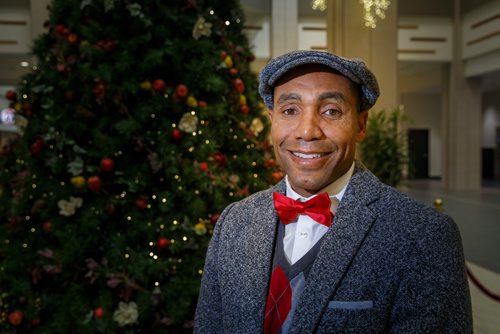 MIKE DEAL / WINNIPEG FREE PRESS
Chad Celaire, in front of the huge tree in Cityplace shopping centre, has for the last three holiday seasons rented out his vocal services, billing himself as The Christmas Singer. 
181127 - Tuesday, November 27, 2018.