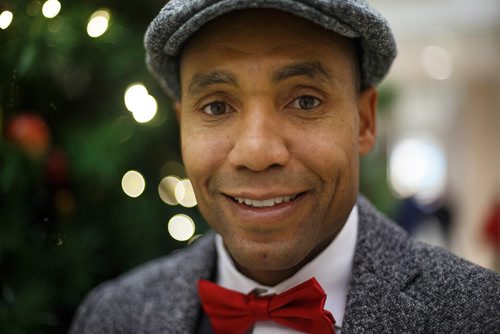 MIKE DEAL / WINNIPEG FREE PRESS
Chad Celaire, in front of the huge tree in Cityplace shopping centre, has for the last three holiday seasons rented out his vocal services, billing himself as The Christmas Singer.
181127 - Tuesday, November 27, 2018.