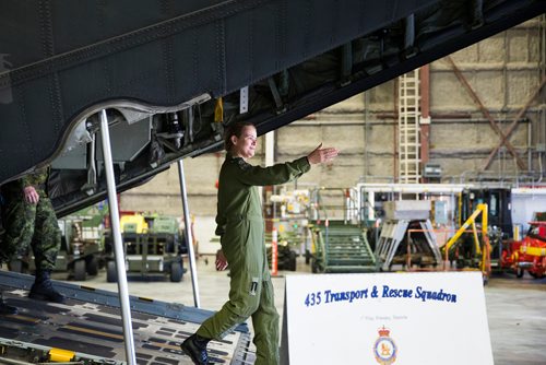 MIKAELA MACKENZIE / WINNIPEG FREE PRESS
Governor General Julie Payette tours the Canadian Forces Base 17 Wing in Winnipeg on Tuesday, Nov. 27, 2018.
Winnipeg Free Press 2018.