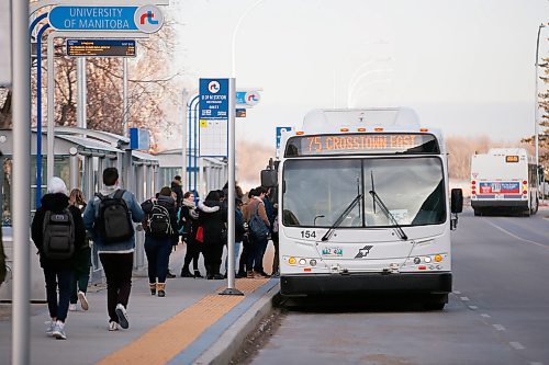 JOHN WOODS / WINNIPEG FREE PRESS
Passengers use public bus transportation at the University of Manitoba Tuesday, November 27, 2018. The transit union is threatening strike action in 2019.