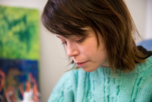 MIKAELA MACKENZIE / WINNIPEG FREE PRESS
Brittney Fox, artist in residence, paints at Artbeat Studio in Winnipeg on Wednesday, Nov. 28, 2018.
Winnipeg Free Press 2018.