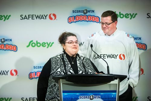 MIKAELA MACKENZIE / WINNIPEG FREE PRESS
Karen Haley talks about her husband, Christopher, winning the Safeway $1,000,000 Score & Win contest at Safeway in Winnipeg on Wednesday, Nov. 28, 2018.
Winnipeg Free Press 2018.