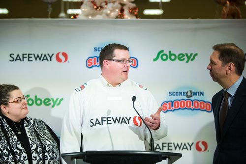 MIKAELA MACKENZIE / WINNIPEG FREE PRESS
Christopher Haley talks about winning the Safeway $1,000,000 Score & Win contest with his wife, Karen, and TSN sportscaster Good Miller at Safeway in Winnipeg on Wednesday, Nov. 28, 2018.
Winnipeg Free Press 2018.