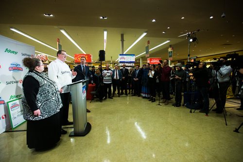 MIKAELA MACKENZIE / WINNIPEG FREE PRESS
Christopher Haley accepts the Safeway $1,000,000 Score & Win contest at Safeway in Winnipeg on Wednesday, Nov. 28, 2018.
Winnipeg Free Press 2018.