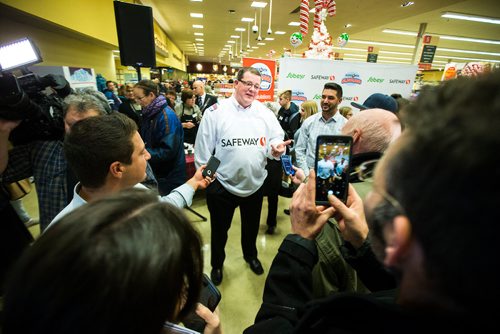 MIKAELA MACKENZIE / WINNIPEG FREE PRESS
Christopher Haley talks to the media after accepting the Safeway $1,000,000 Score & Win contest at Safeway in Winnipeg on Wednesday, Nov. 28, 2018.
Winnipeg Free Press 2018.