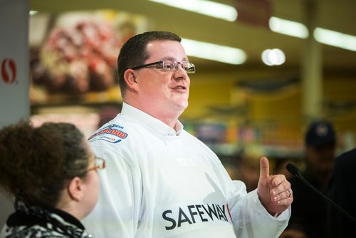 MIKAELA MACKENZIE / WINNIPEG FREE PRESS
Christopher Haley accepts the Safeway $1,000,000 Score & Win contest at Safeway in Winnipeg on Wednesday, Nov. 28, 2018.
Winnipeg Free Press 2018.