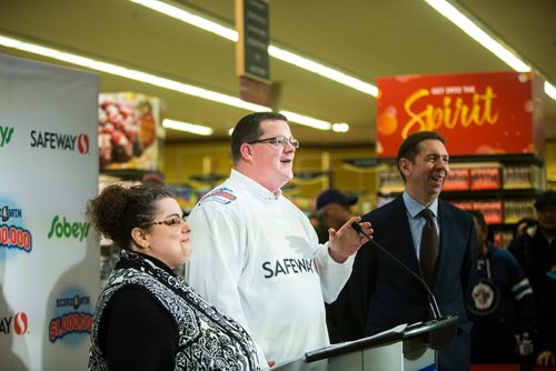 MIKAELA MACKENZIE / WINNIPEG FREE PRESS
Christopher Haley accepts the Safeway $1,000,000 Score & Win contest at Safeway in Winnipeg on Wednesday, Nov. 28, 2018.
Winnipeg Free Press 2018.