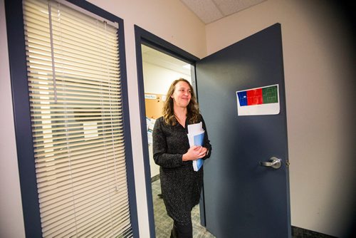 MIKAELA MACKENZIE / WINNIPEG FREE PRESS
Lisa Richards, medical officer of health in Winnipeg, walks into a press conference to talk about soil contamination in Winnipeg on Thursday, Nov. 29, 2018.
Winnipeg Free Press 2018.