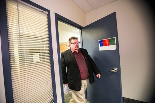 MIKAELA MACKENZIE / WINNIPEG FREE PRESS
Don Labossiere, director of environmental compliance and enforcement at Manitoba Sustainable Development, walks into a press conference to talk about soil contamination in Winnipeg on Thursday, Nov. 29, 2018.
Winnipeg Free Press 2018.