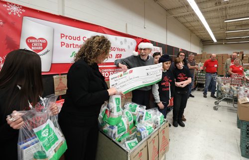 RUTH BONNEVILLE / WINNIPEG FREE PRESS

CHEER BOARD

Cheer board director. Kai Madsen, receives cheque for $15,000. from Sobeys coordinator, Natalina Porpiglia-Dafnis, at open house just prior to Archwood School student packing hampers on Thursday.


Students from Archwood School (Grades 7/8) pack food from Sobeys, Safeway and other sources for food hampers during the  Christmas Cheer Board Open House on Thursday.


 
Jen Zorrati story.


Nov 29th, 2018