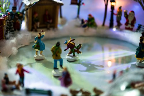 MIKAELA MACKENZIE / WINNIPEG FREE PRESS
Brian and Terry Vanoutrive's Christmas village at their residence, Fred Douglas Place, in Winnipeg on Friday, Nov. 23, 2018.
Winnipeg Free Press 2018.