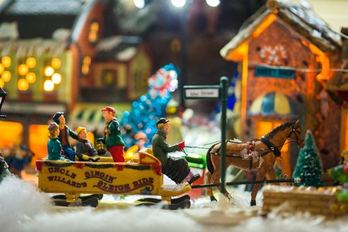 MIKAELA MACKENZIE / WINNIPEG FREE PRESS
Brian and Terry Vanoutrive's Christmas village at their residence, Fred Douglas Place, in Winnipeg on Friday, Nov. 23, 2018.
Winnipeg Free Press 2018.