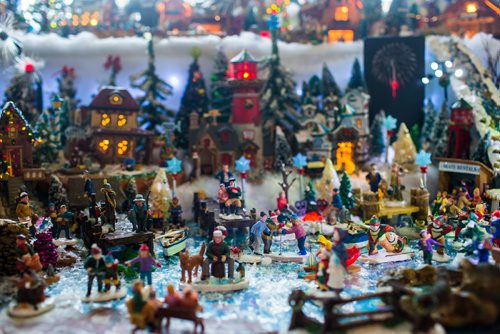 MIKAELA MACKENZIE / WINNIPEG FREE PRESS
Brian and Terry Vanoutrive's Christmas village at their residence, Fred Douglas Place, in Winnipeg on Friday, Nov. 23, 2018.
Winnipeg Free Press 2018.