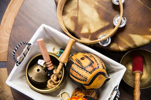 MIKAELA MACKENZIE / WINNIPEG FREE PRESS
The Expressive Arts Group also uses percussion at CancerCare Manitoba  in Winnipeg on Friday, Nov. 30, 2018.
Winnipeg Free Press 2018.