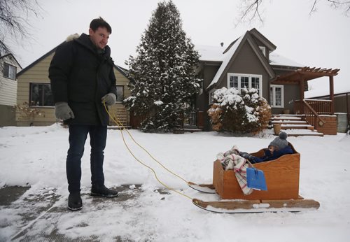 TREVOR HAGAN / WINNIPEG FREE PRESS
Wayne Doerksen pulls his son, Beau, 3, in a sled, Saturday, December 1, 2018.